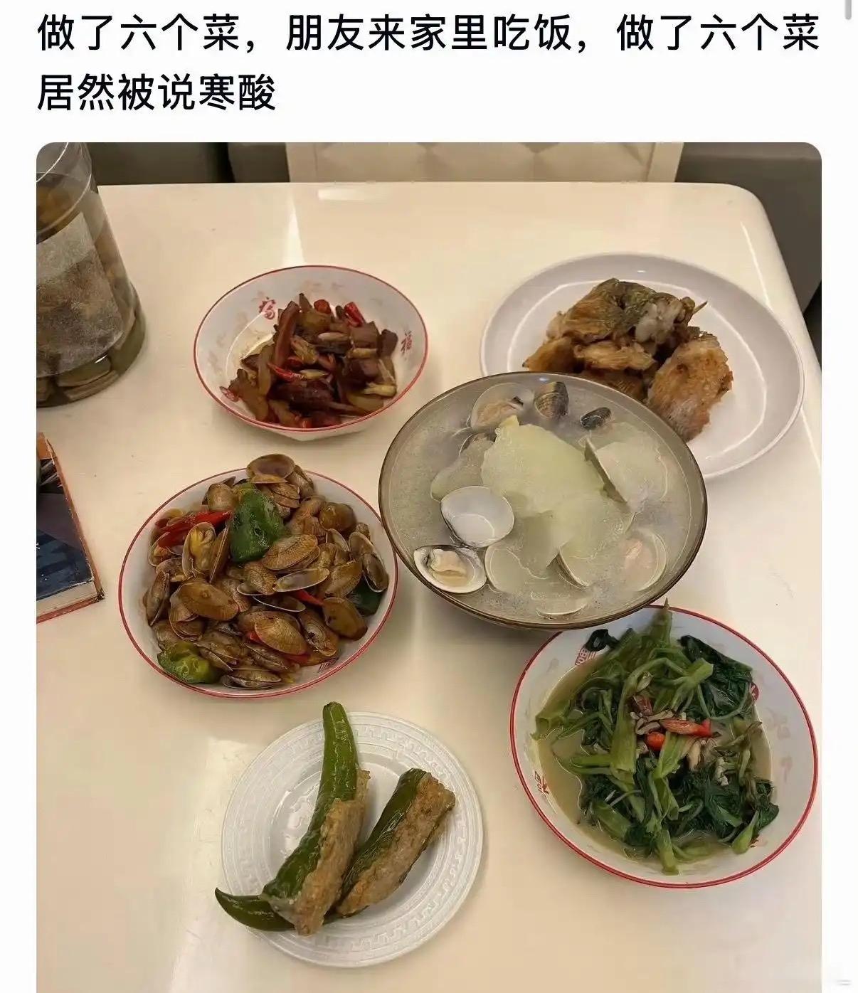 花心思准备六菜招待来客，鱼、花甲、鲜汤样样都有，全是亲手做的家常菜。
可朋友吃过