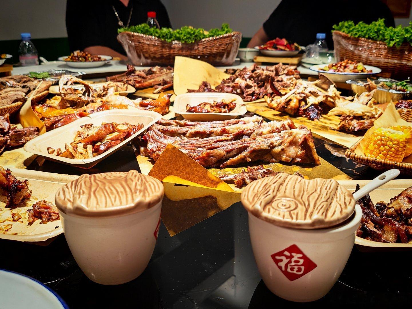 尝一尝潘总的大烧鸡北京·向前进土窑坑烤(马泉营店)