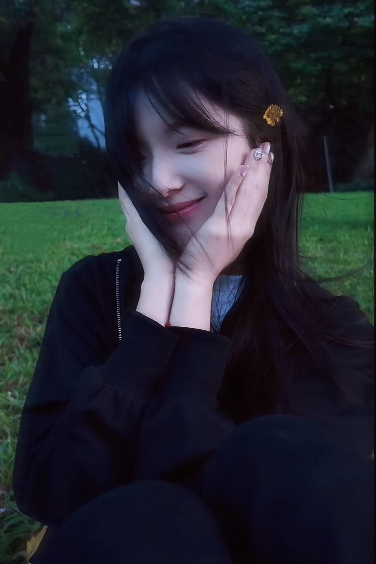 李思潼骨相美李思潼这骨相绝了！高鼻梁大眼睛，下颌线能切蛋糕，轮廓分明得跟雕塑似的