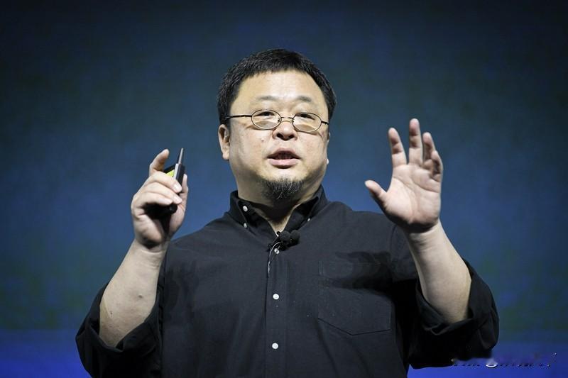 提起罗永浩，有人说他是“行业冥灯”，也有人夸他是“逆袭战神”。但抛开标签才发现，