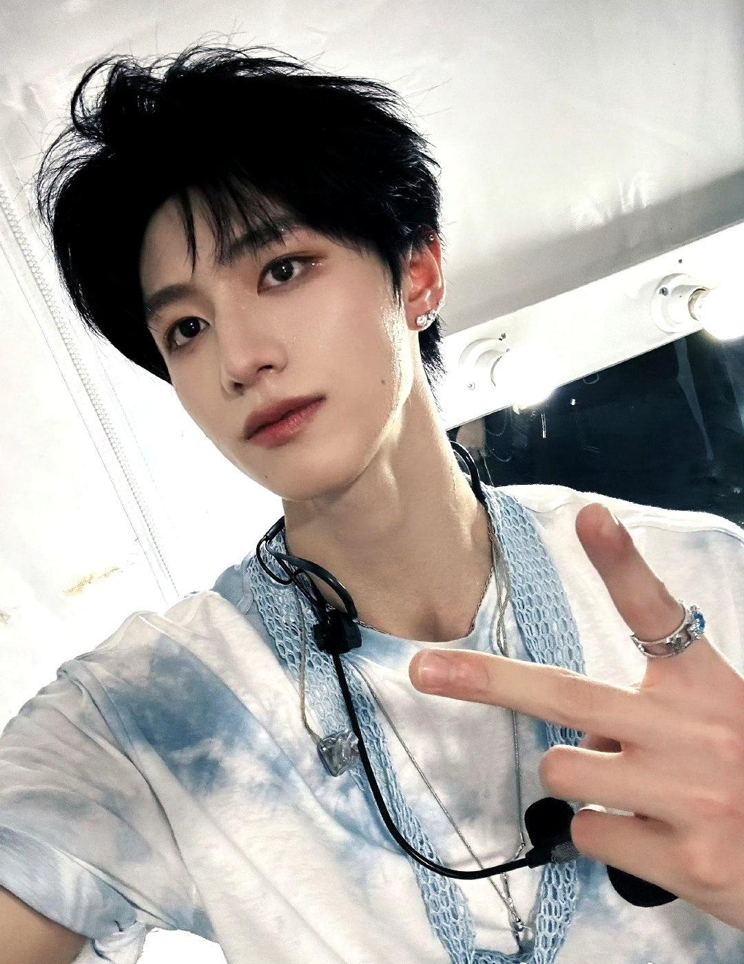 朱志鑫 🧀22x日志🧀朱志鑫唯一C位队长

他的教养永远比颜值更让人心动。