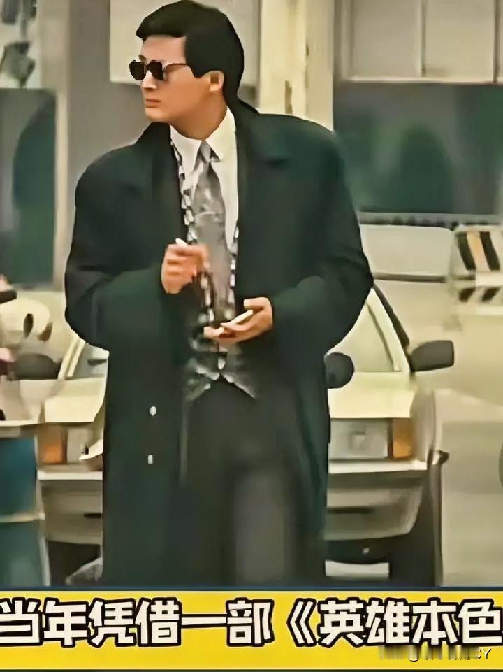 就说MAMA颁奖礼那次，镜头从远及近，锁定了侧脸，而后再绕着他转动。

银发黑西