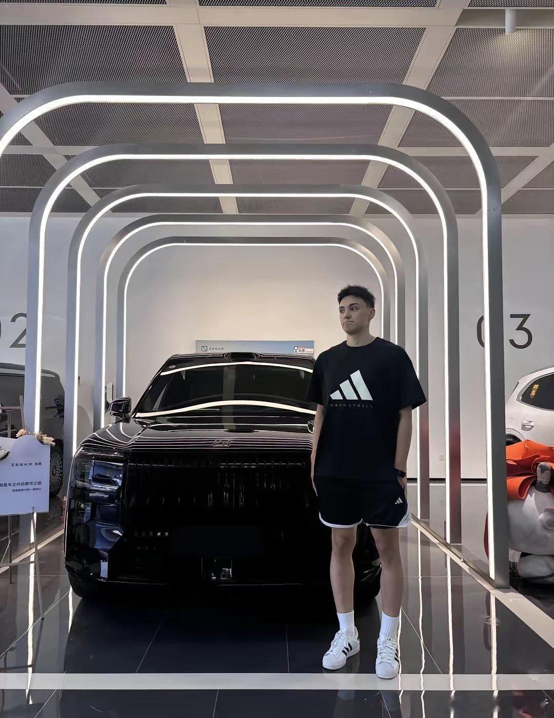 于米提喜提新车，看样子打算常驻山西，新赛季继续加油！ 