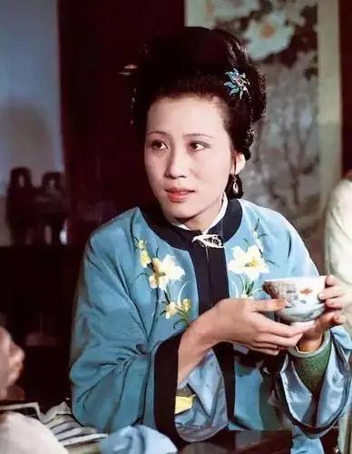 李纨是寡妇，没有丈夫撑腰，为何能在荣国府生活得风生水起？在《红楼梦》中，李纨是个