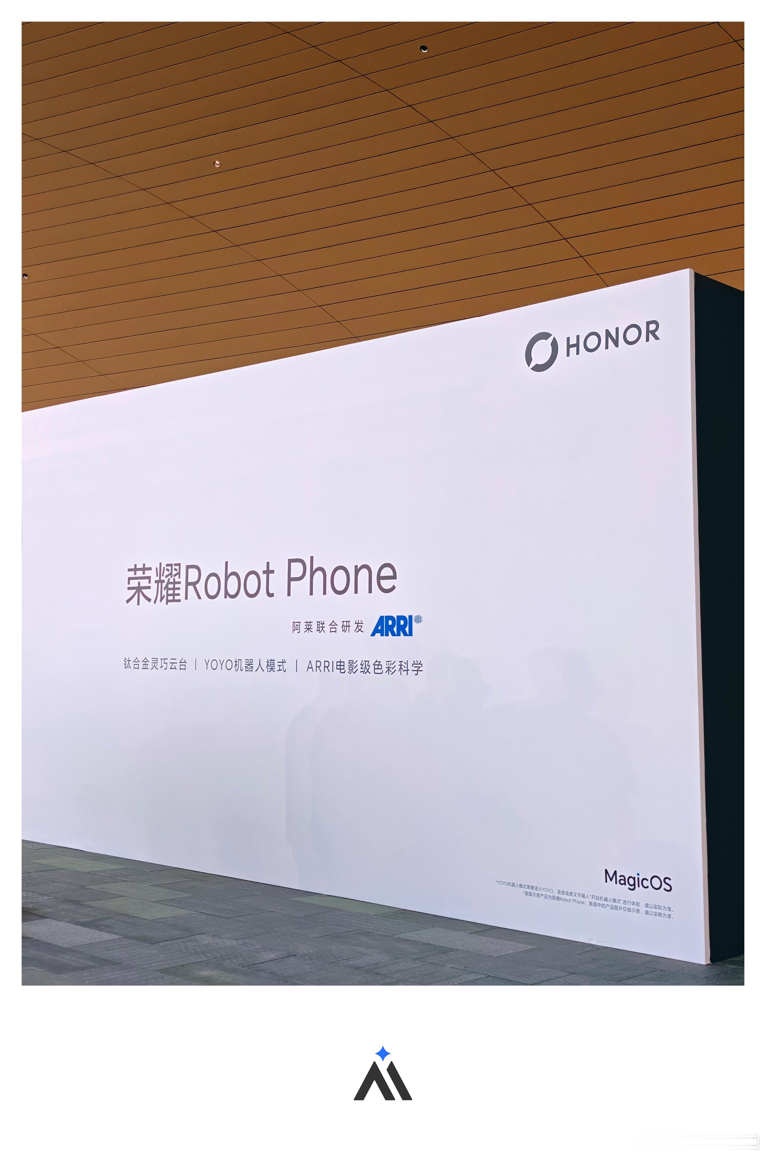 看老外拿着荣耀Robot Phone 是多么兴奋猜一猜，今晚的售价会是多少？第一