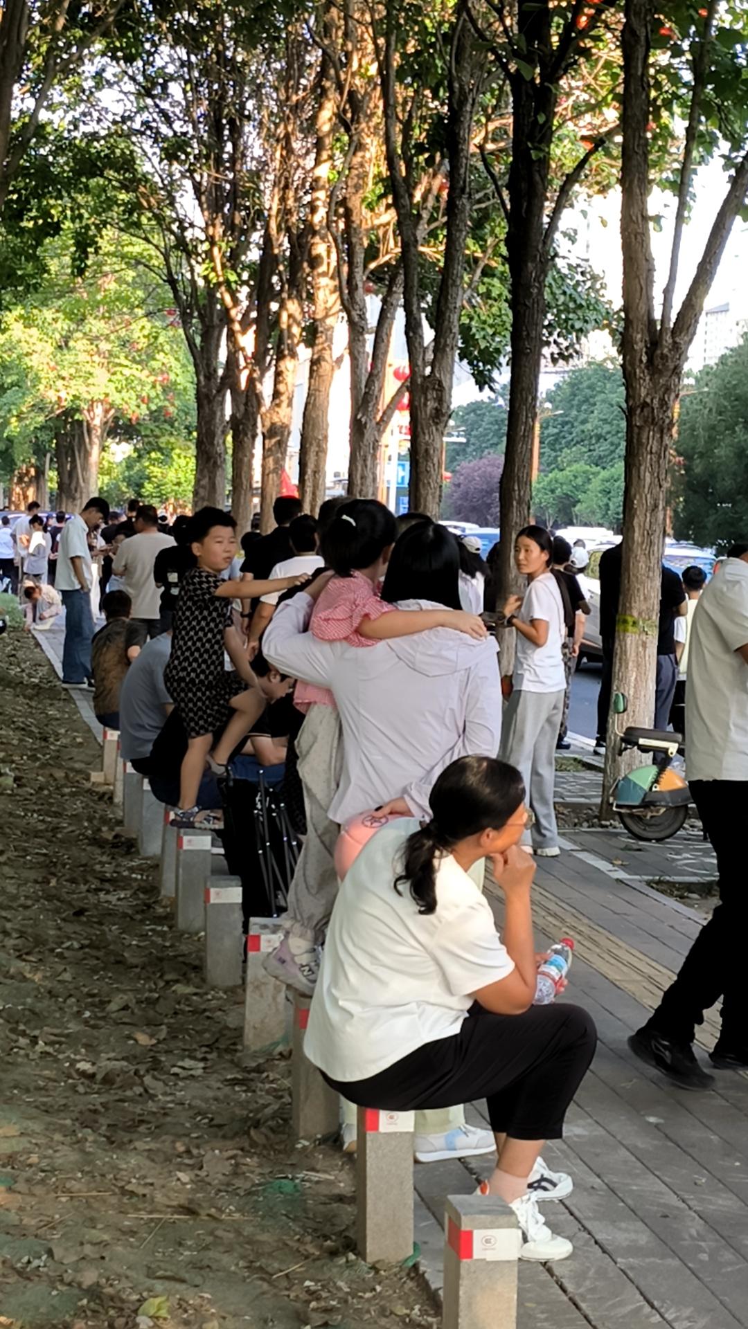 谁说秋天一定要精致氛围感！普通人的秋日日常，朴素又治愈！
 
入秋之后天气慢慢变