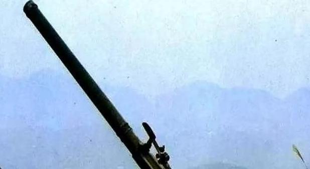 1960年南京307兵工厂热火朝天造出近千门56式160毫米火炮，谁承想刚出厂就