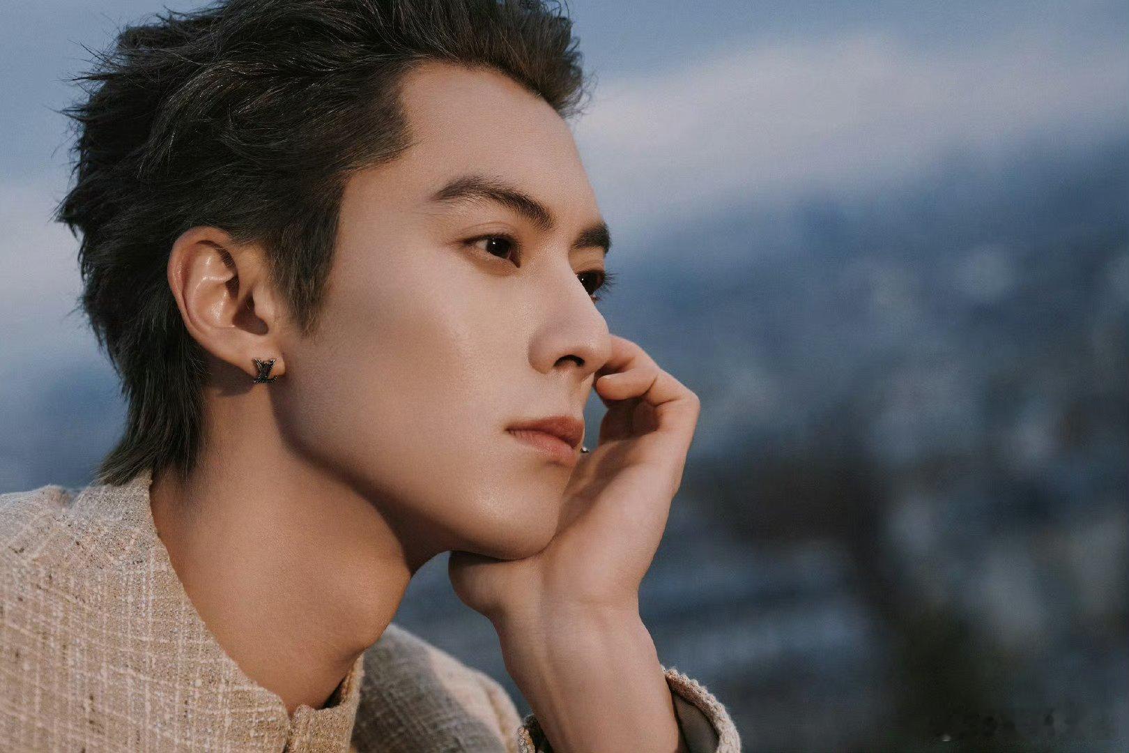 王鹤棣大年初四开工王鹤棣《亲爱的客栈》主理人已经上班了，大年初四直接开工，好早但