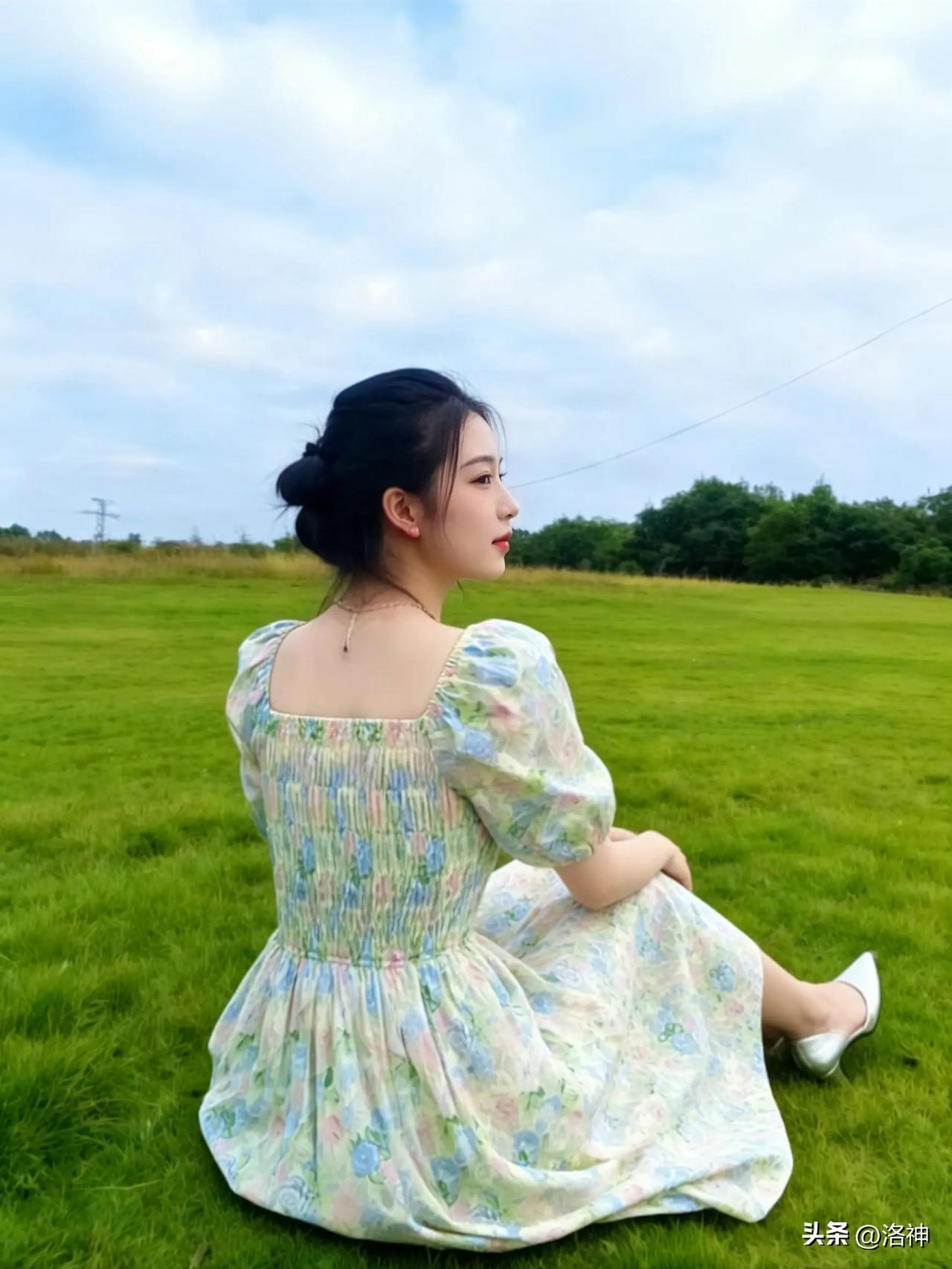 对象没有不要紧，
奶茶不喝要伤心。

温柔碎花裙子 度假风衬衫裙 裙碎花裙 奶油