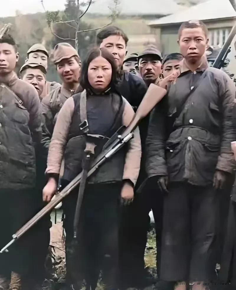 这是一张让无数国人泪目的老照片！
在1940 年 12 月，一张珍贵的留影定格了