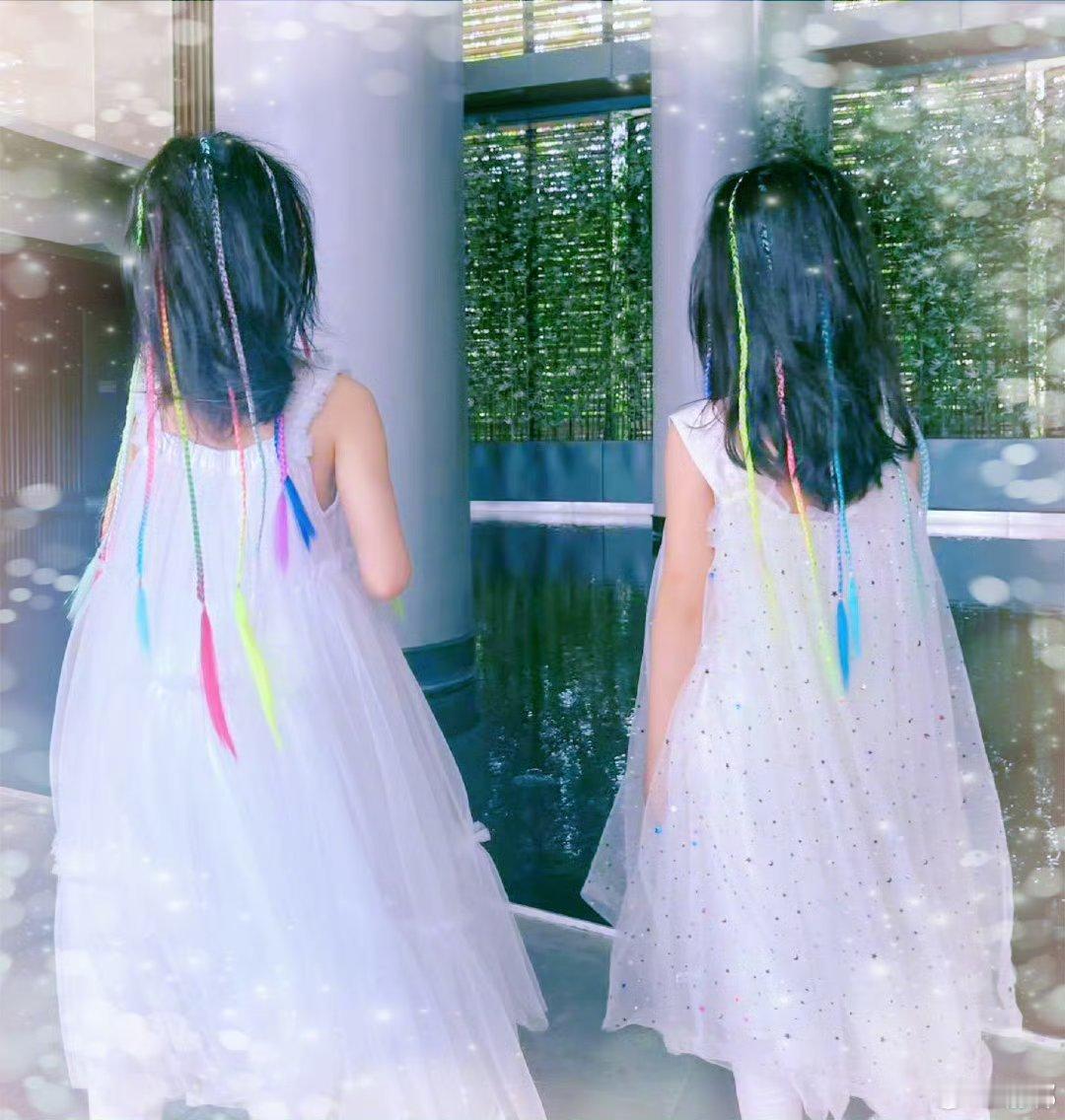 谢娜女儿  谢娜晒7岁的跳跳俏俏 谢娜晒七岁的跳跳俏俏背影～陪女儿过生日的娜姐[