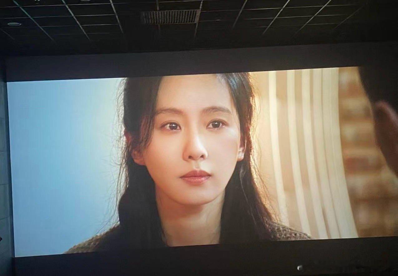 刘诗诗大屏对我眼睛特别友好 春晚大屏播放《惊蛰无声》片段 小玉出场的瞬间 原生美