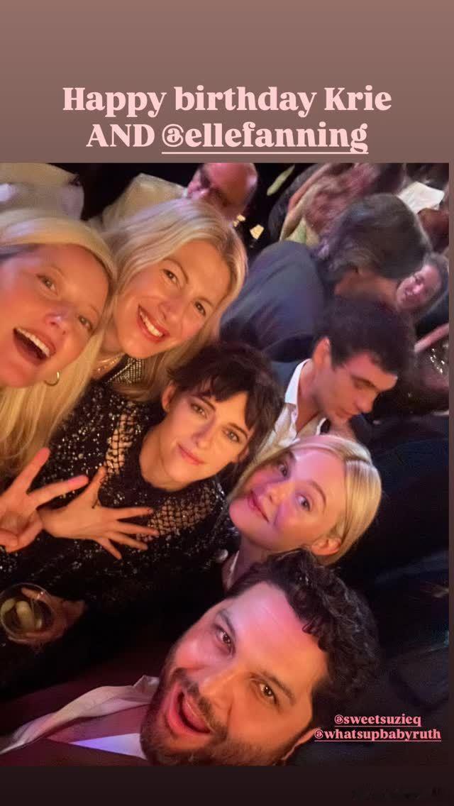 CJ晒大合影为同一天生日的Kristen Stewart克里斯汀斯图尔特与Ell