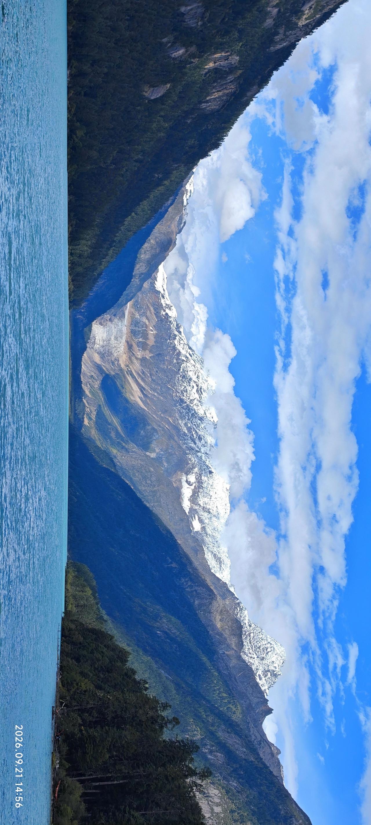 这是林芝巴松措的新措
天气晴朗，湖水湛蓝[大笑]