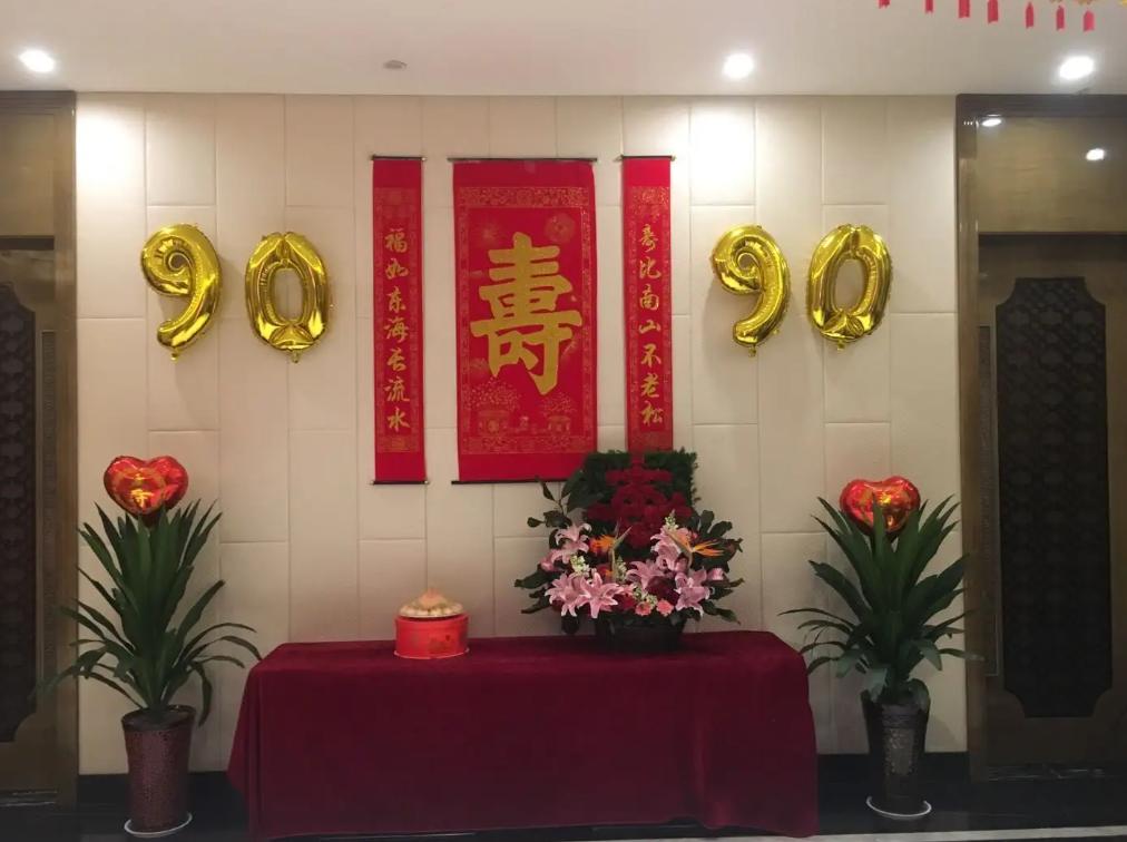 近日，广东某地一位男子为父亲生日大办宴席，受邀请的亲朋好友欣然前往，结果男子随后
