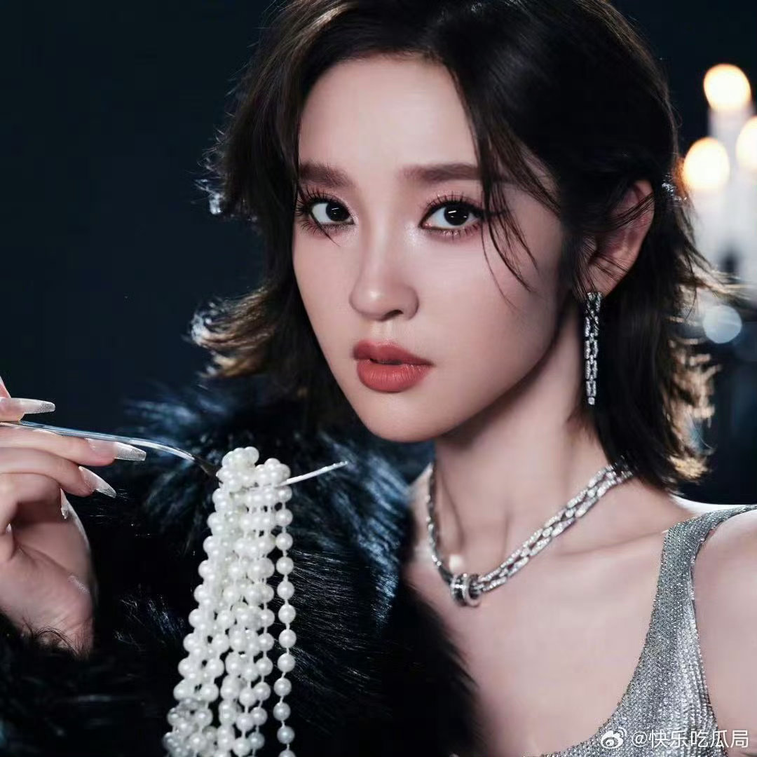 唐艺昕分享克服心魔经历孙怡趣味调侃唐艺昕，笑称她到了晚上仿佛被第二人格顶号，现场