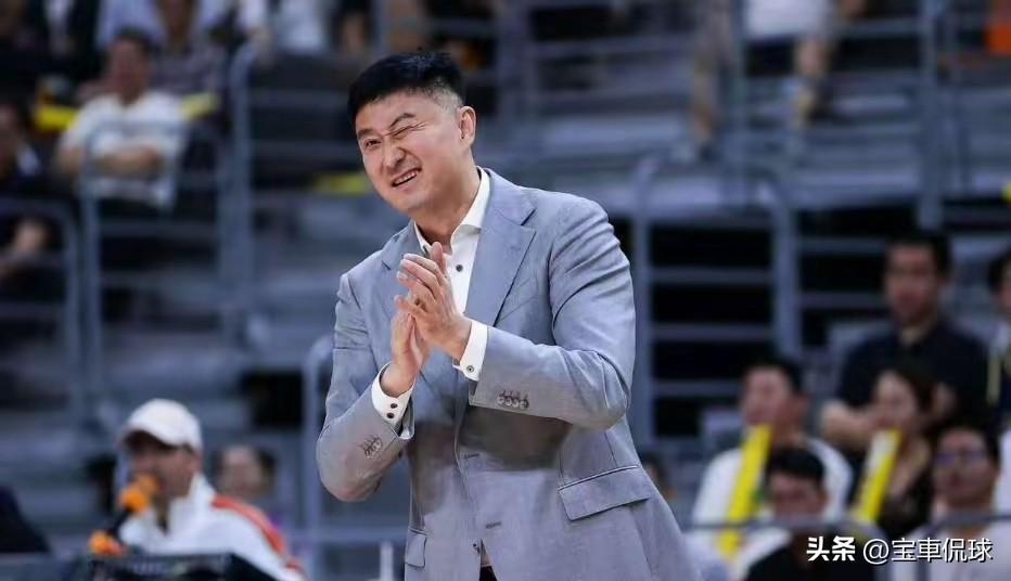 宏远又输了！直接掉出前四。卡位战，13分输给山东男篮，这直接吧底击穿了。焦泊乔拒