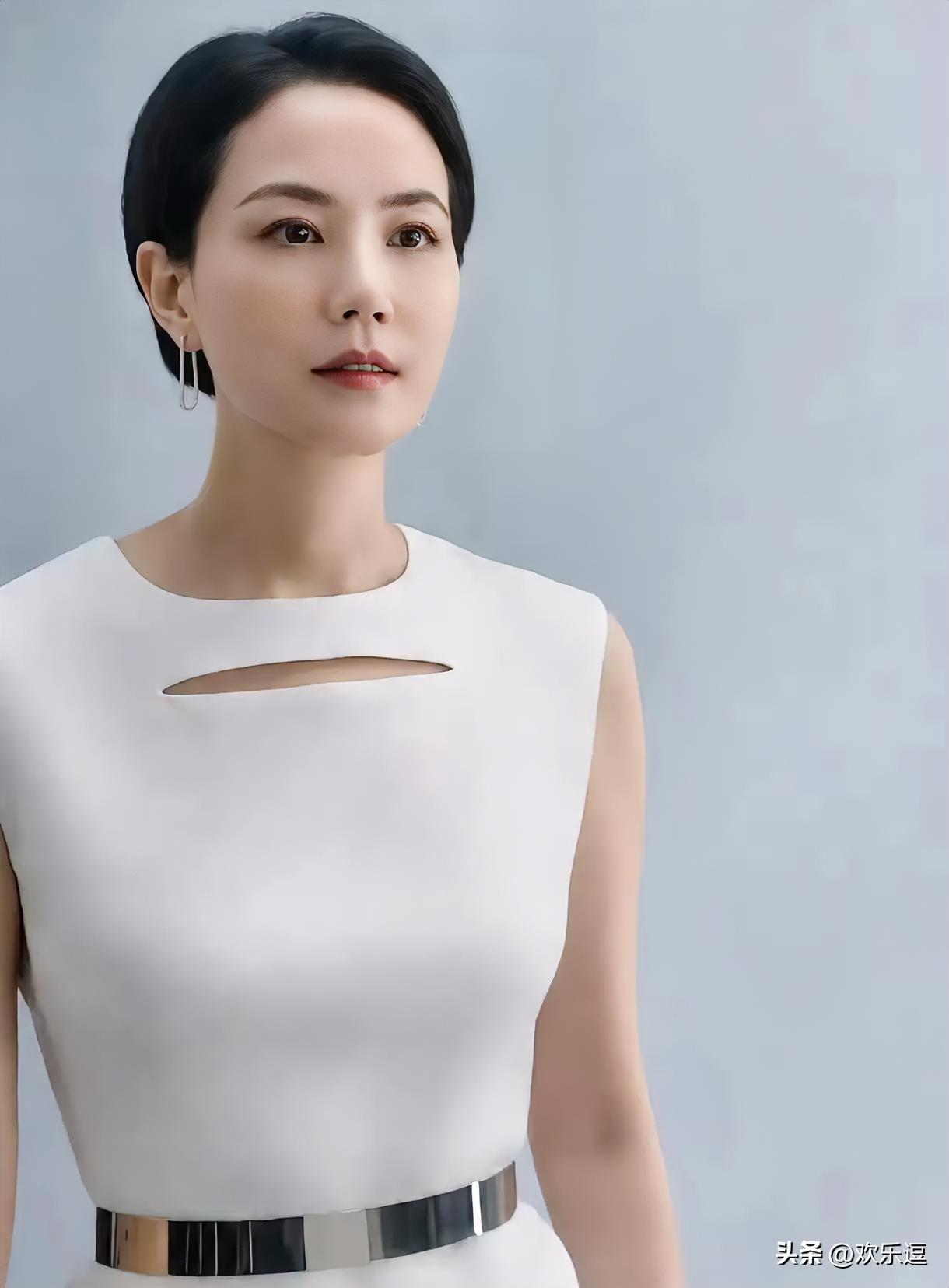 难怪王菲现在露面的时候少了
查了才知道
原来现在的她真的活出了自在的状态。
 