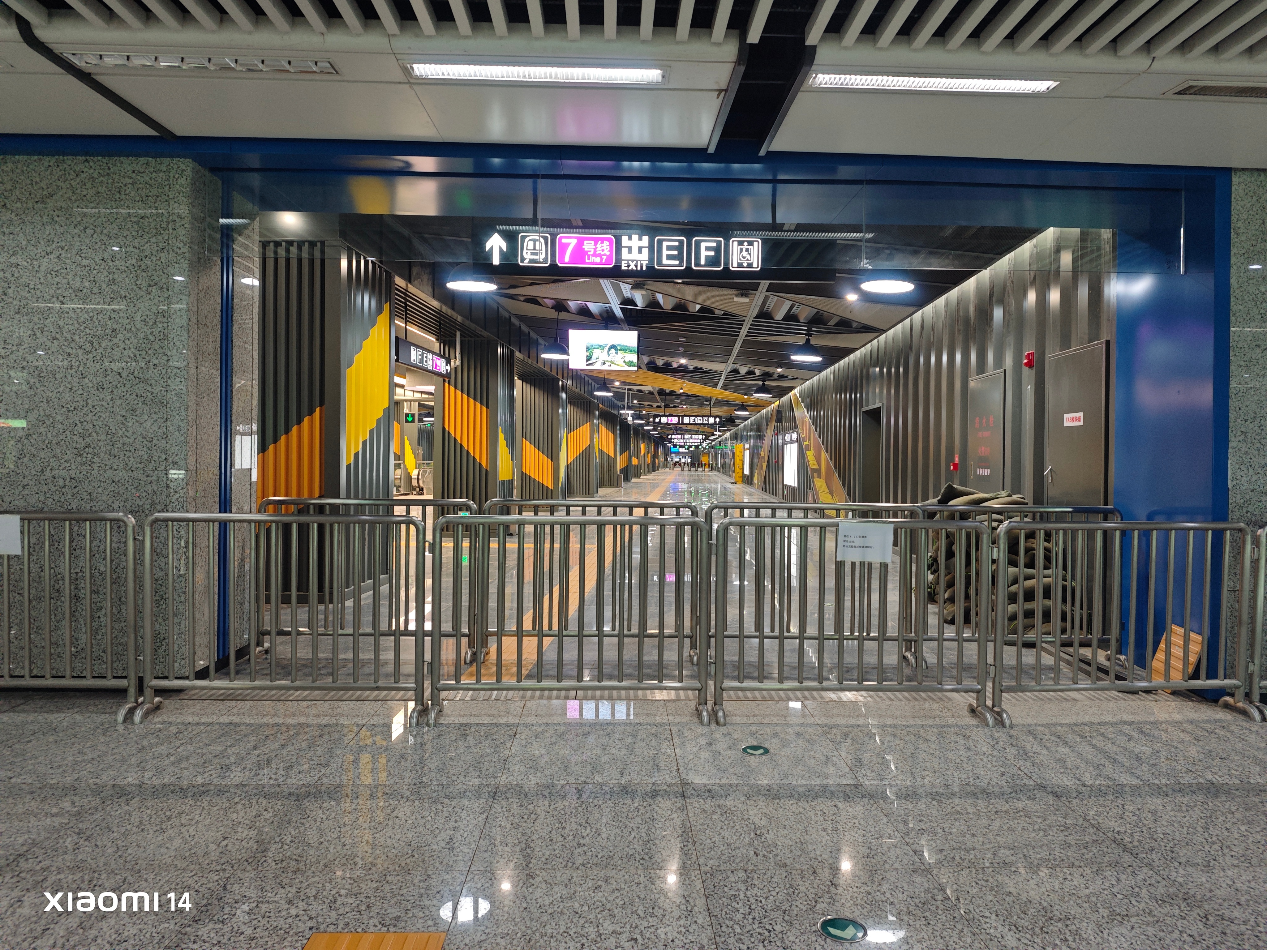 长春地铁7号线 网友分享：长春7号线，东环城路站站厅围挡已拆，先睹为快！图一，2