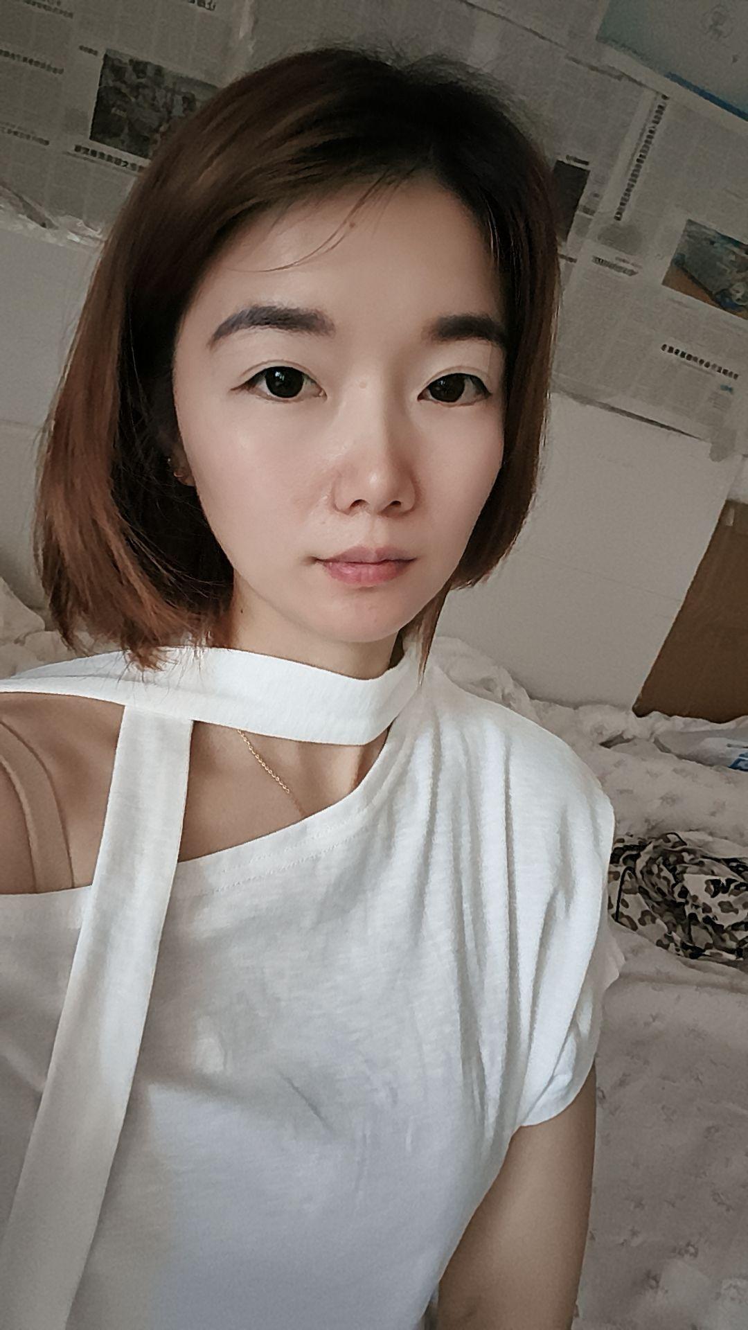 我想挣很多很多的钱，买下我的自卑，买下我的欲望，买下我的未来，买下我的...