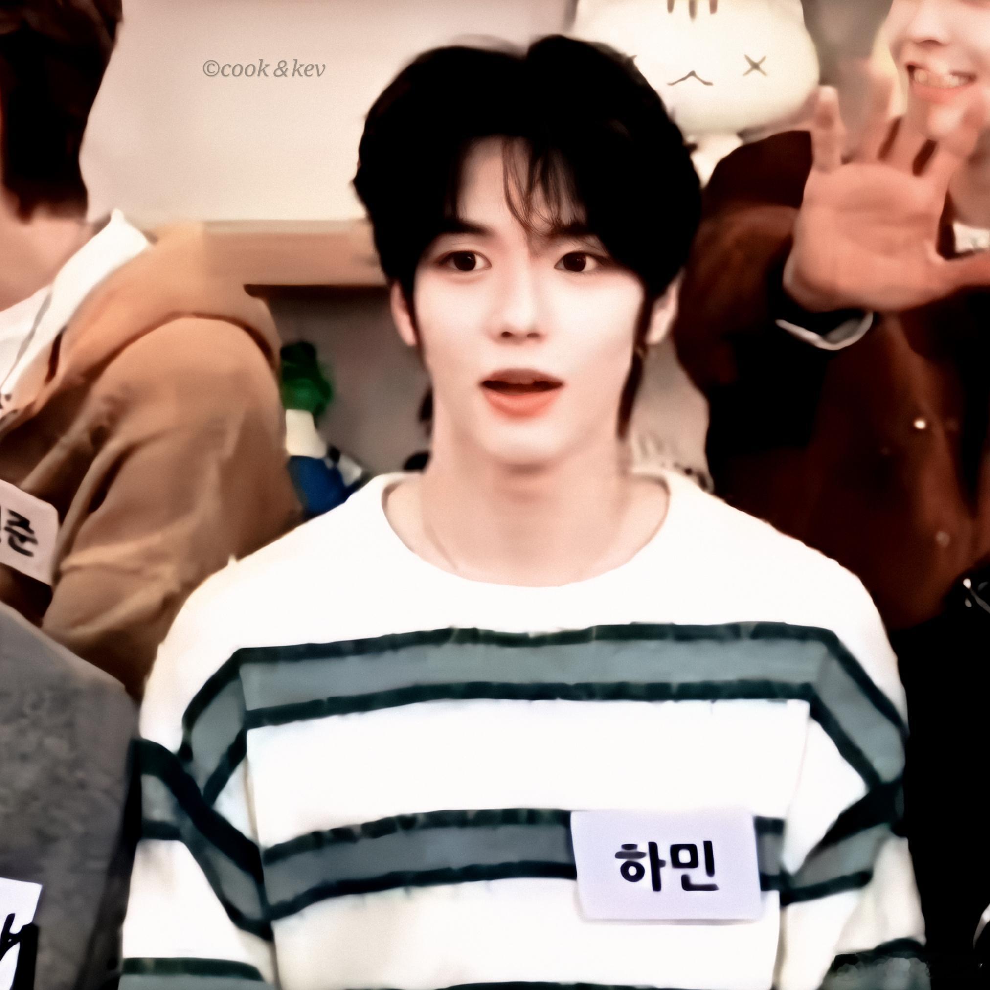 不知道啊，反正这个李河民直播很美萌啊 >–<