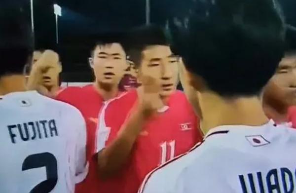 中日关系紧张之际，朝鲜公开教训日本。
 
这场风波的导火索，发生在卡塔尔U17世