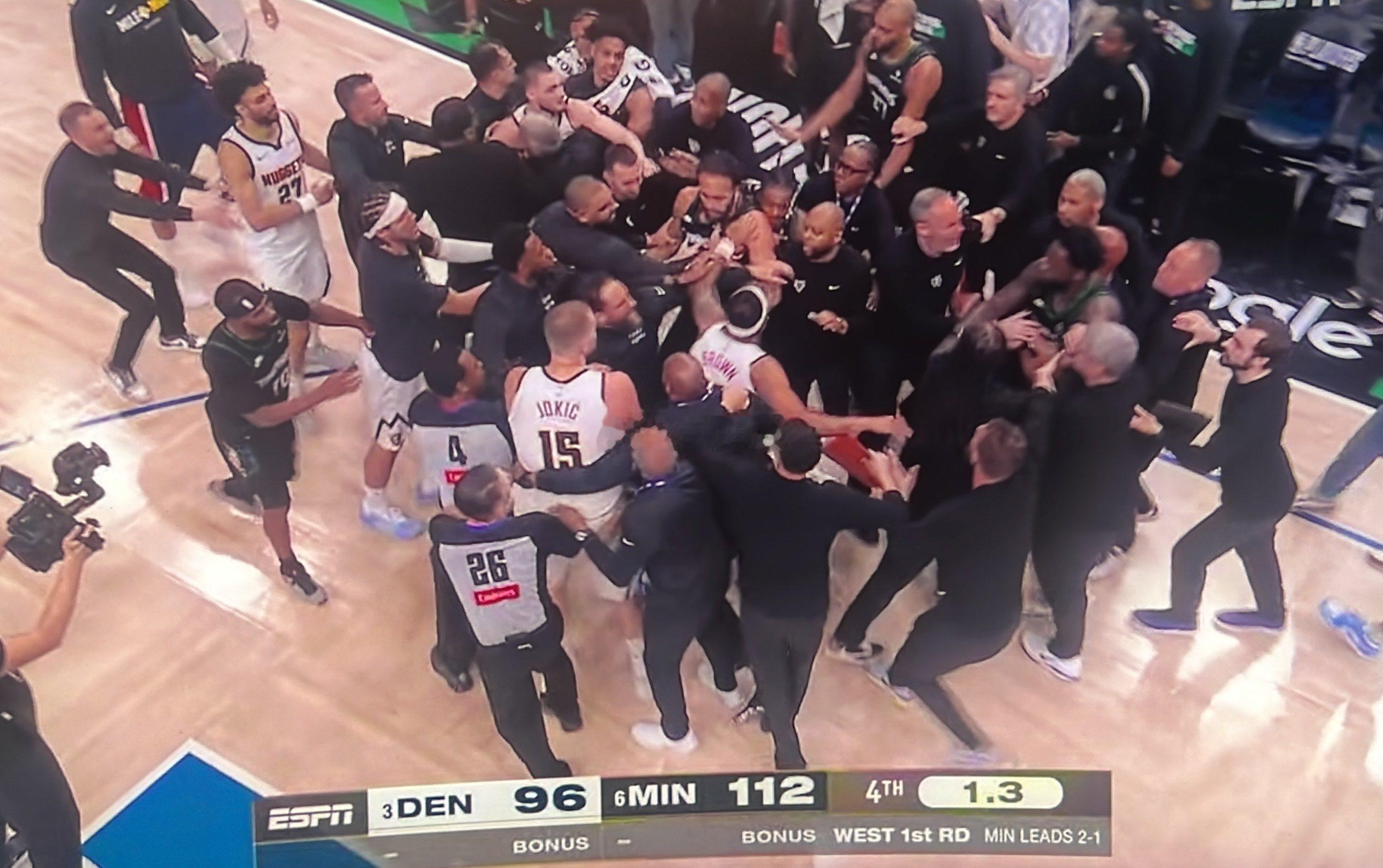 森林狼3比1掘金约老师输了之后明显急眼，麦丹这个球明显挑衅，但双方扭打起来之后真