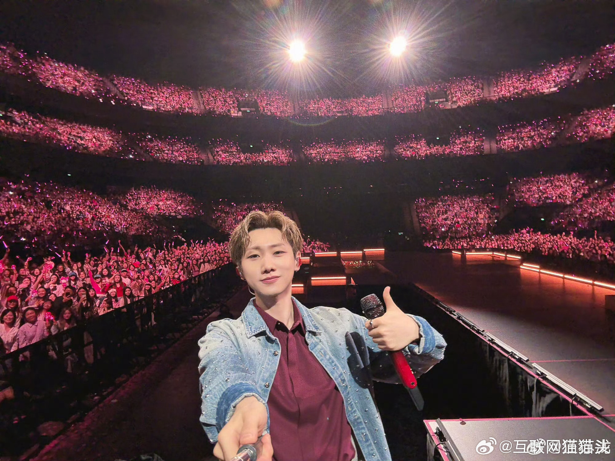 汪苏泷演唱会的彩带是钥匙汪苏泷演唱会现场撒的彩带，做成了钥匙的样子。这个设计很用