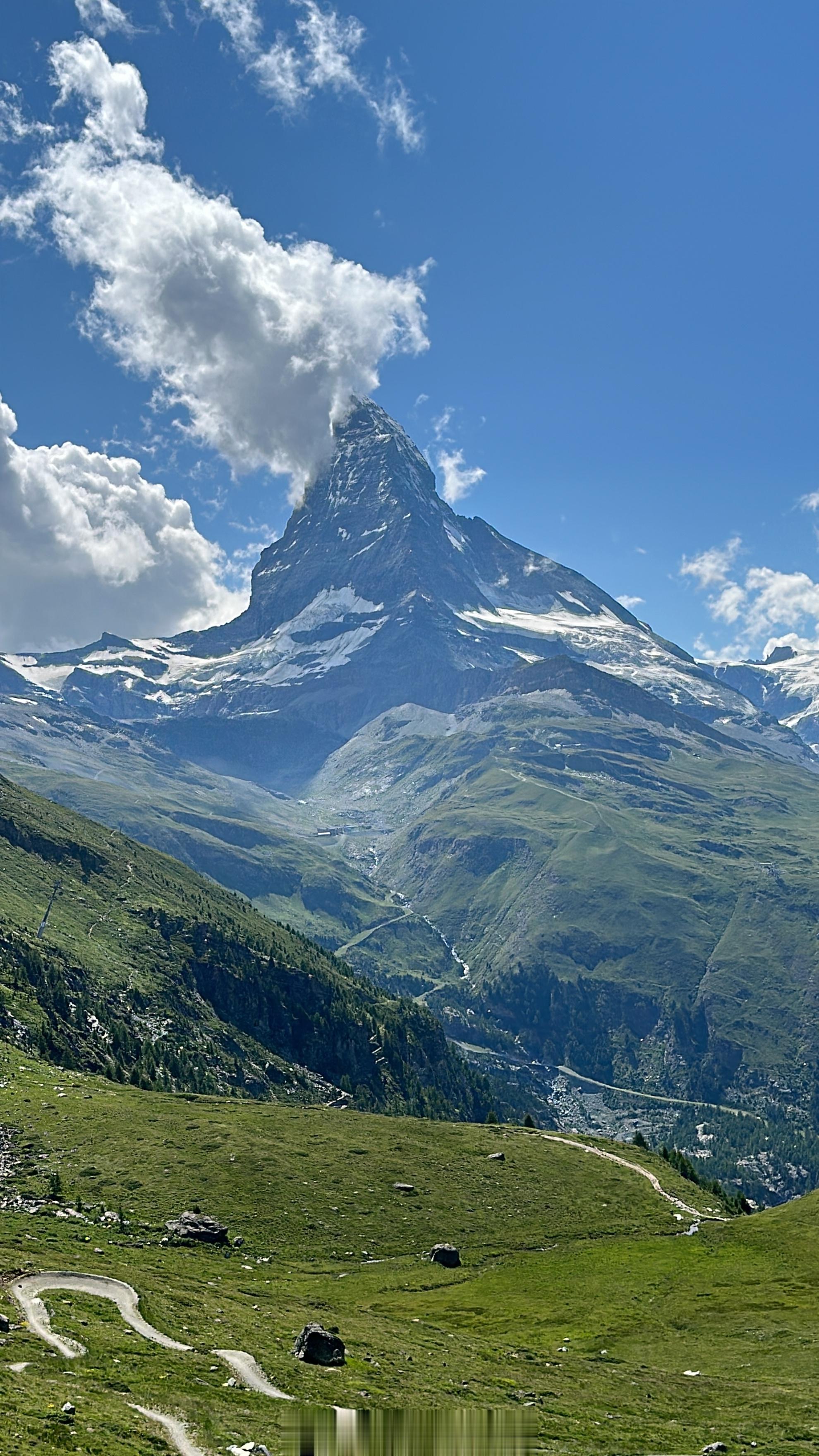 云彩很懂事 也算幸运的见到了马特洪峰全貌🏔️  ​​​
