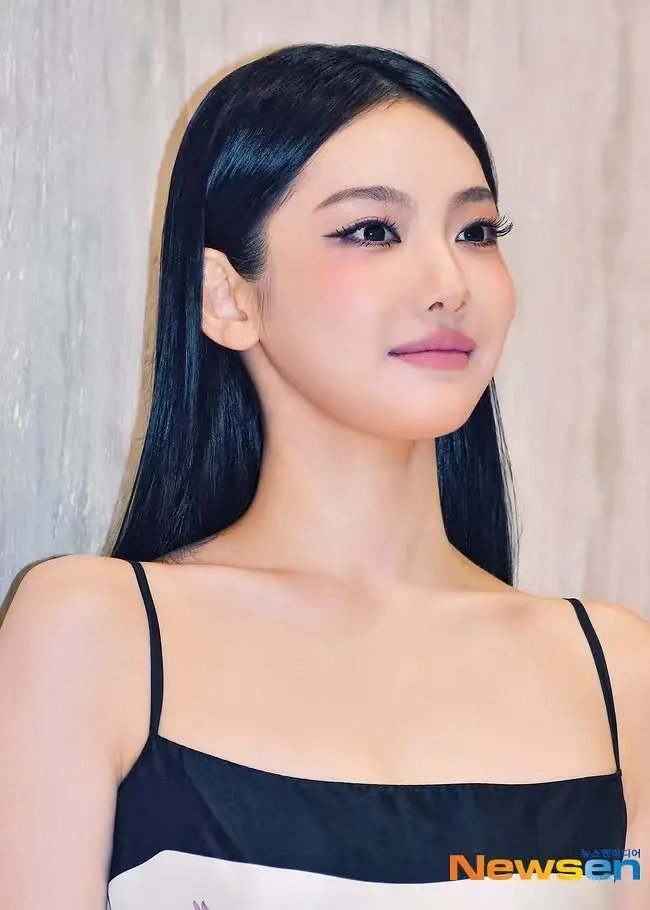 宁艺卓Gucci黑长直没见过这么土的 
