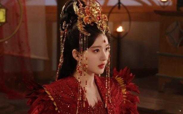 腾讯+新丽《千重镜》 导演:杨龙  领衔主演：胡一天  赵露思(排名不分先后，按
