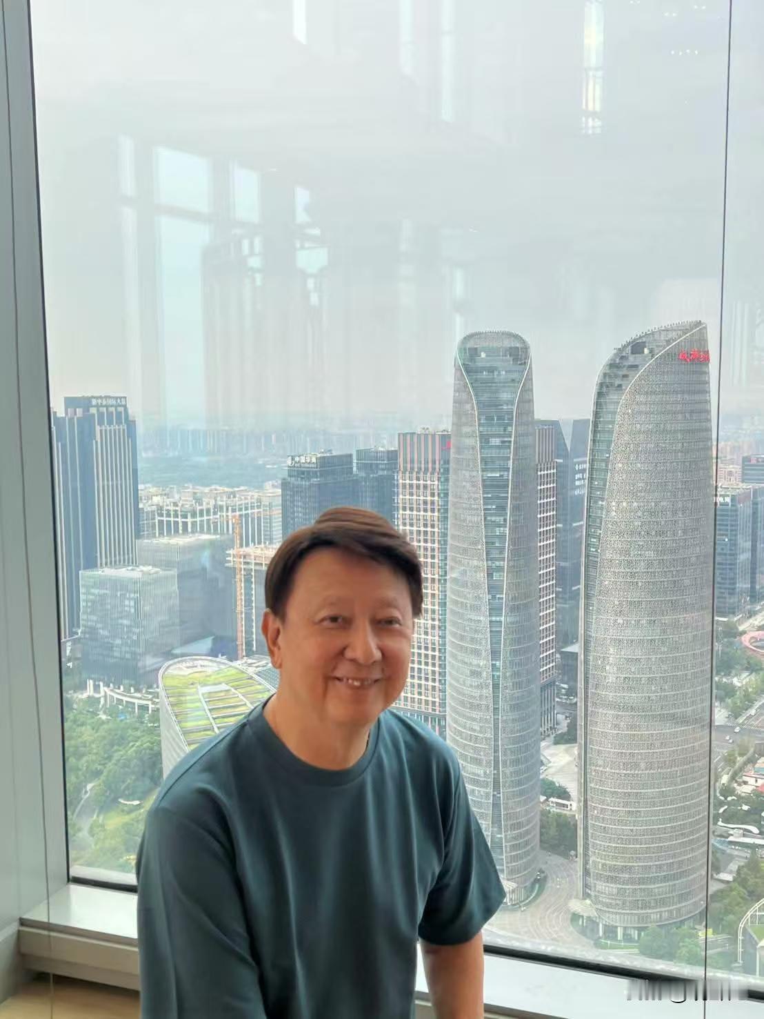 中国台湾资深媒体人李四端今天（3号）发帖感叹：18年没来成都，旧地重游，光是蓉城