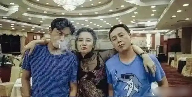 这照片，估计宋佳出十万，都想删除吧