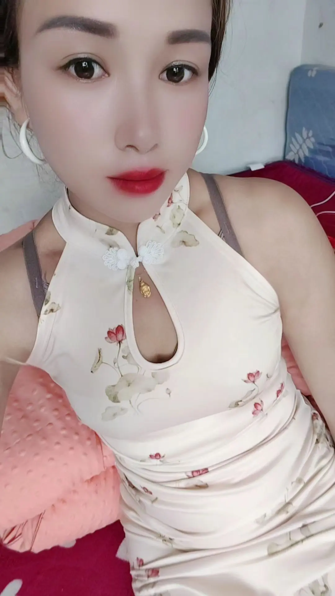 永远不要让你的筹码，只剩下老实和善良，大家都喜欢老实人，却不会尊重老实人。