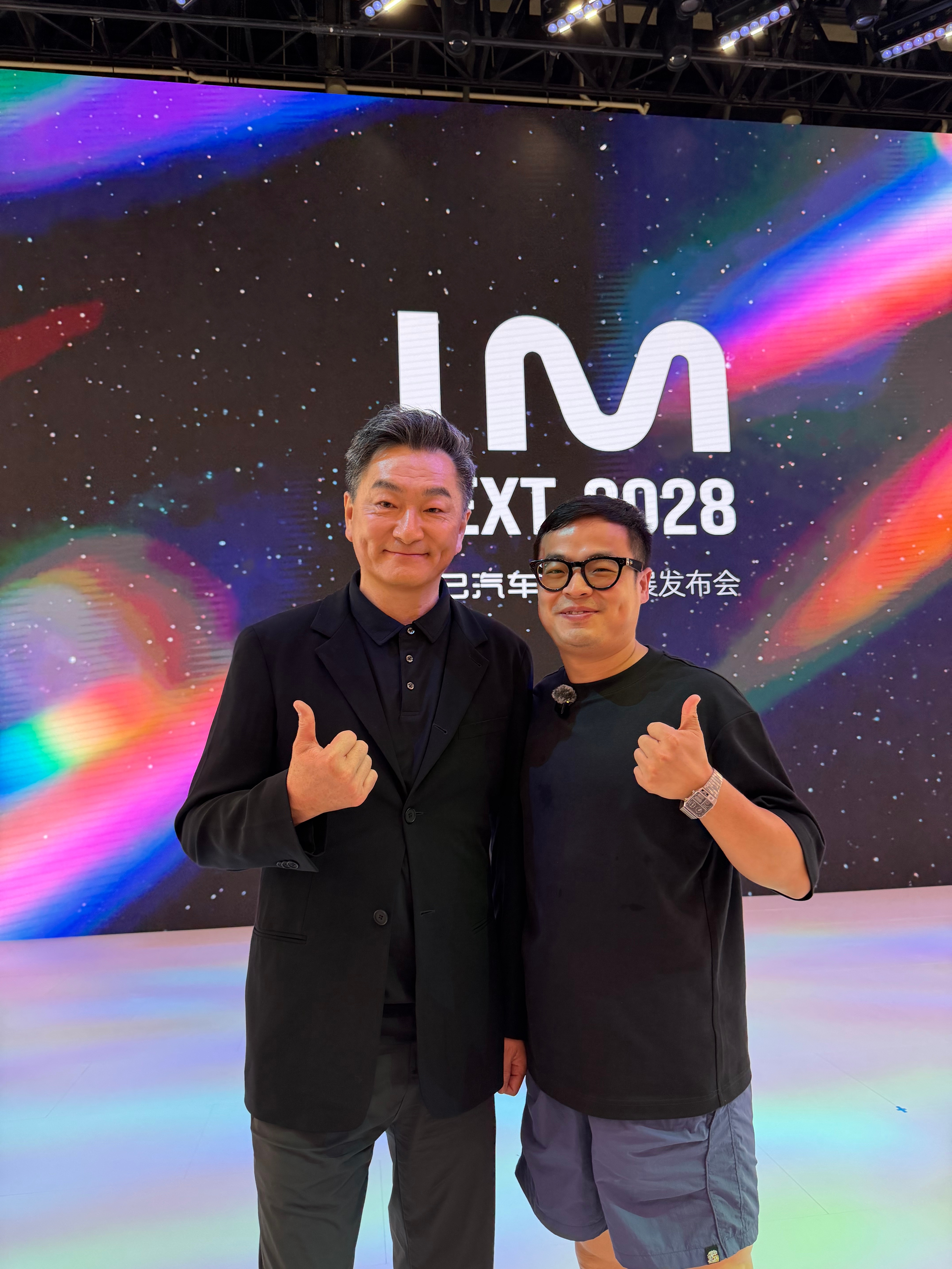 橘子老师也是好起来了跟Sean Lee也合上影了