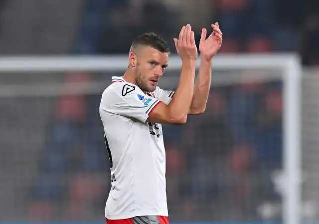 足球﻿ ﻿ 38岁传奇不老！瓦尔迪14分钟双响破纪录 近6场4球率升班马掀翻意甲