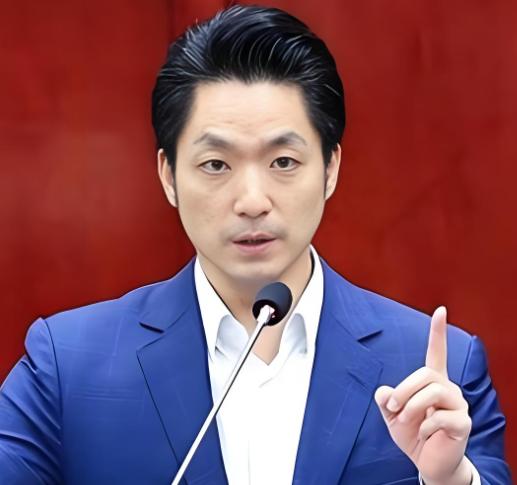 台湾地区恐怕要大洗牌！岛内正流传着一个几乎板上钉钉的预判：只要蒋万安在 2026