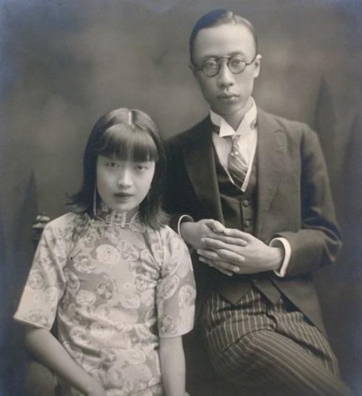 1935年，溥仪发现婉容怀孕并且将近临产。此时的他愤怒不已，下令：“给我查！我要