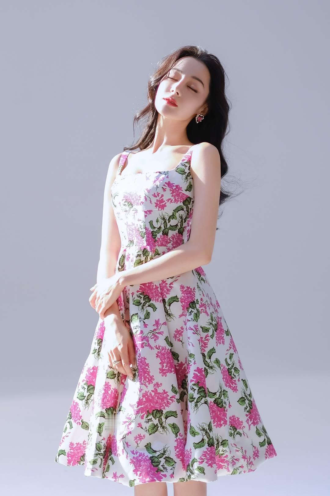 （迪丽热巴美图 ) 热巴真是太仙了！明艳动人 ！太美啦啊啊啊！心爱的美人，迪丽热