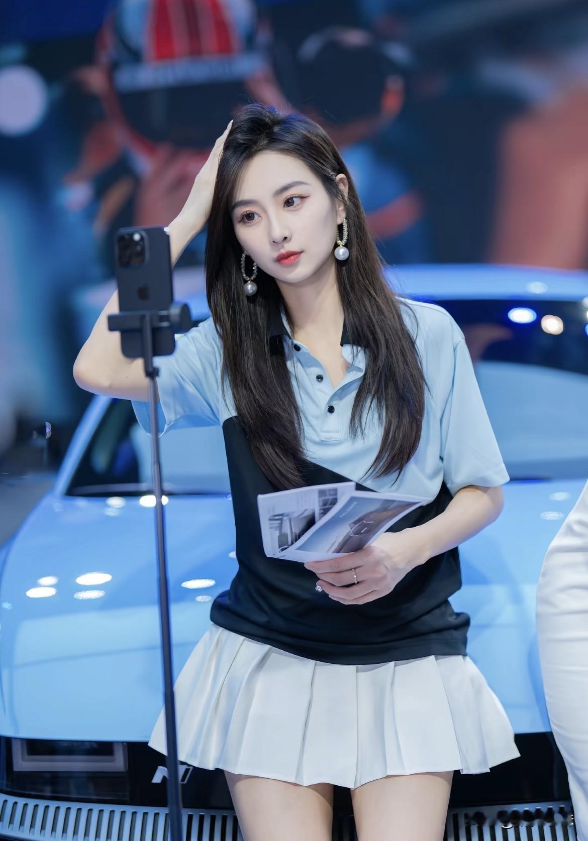 甜美小仙女的穿搭甜美女神小仙女，穿搭给你们看看，正在直播中请关注