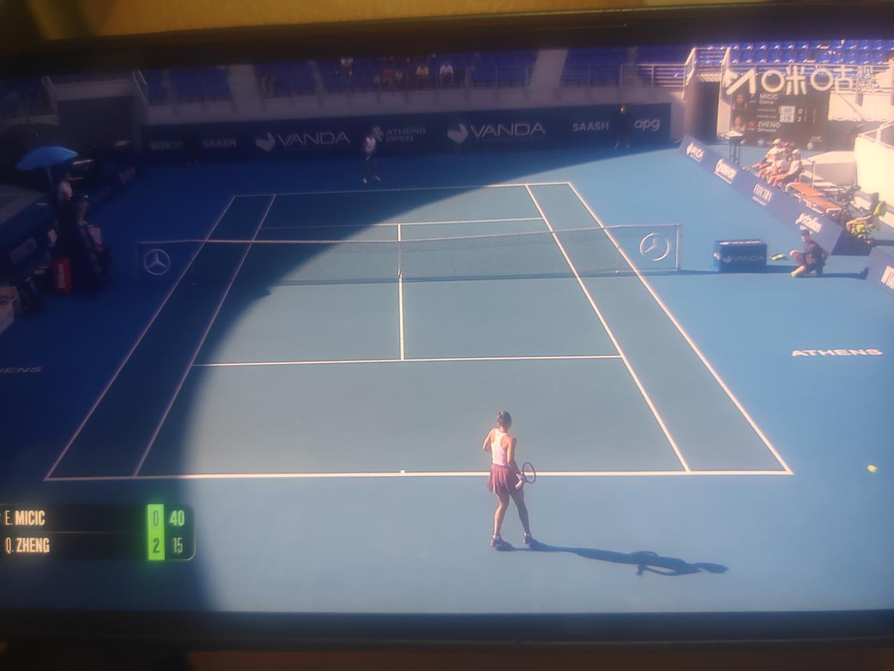 郑钦文今天发挥不错啊，上来就破掉了对手米契奇的发球局。在wta250雅典站16进