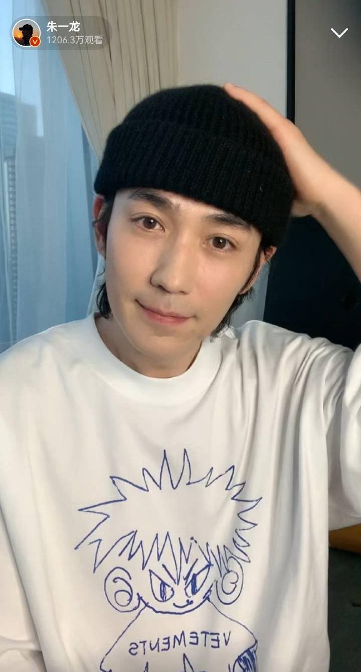 朱一龙直播1200w观众，果然演员还是得靠作品圈粉的。 ​​​