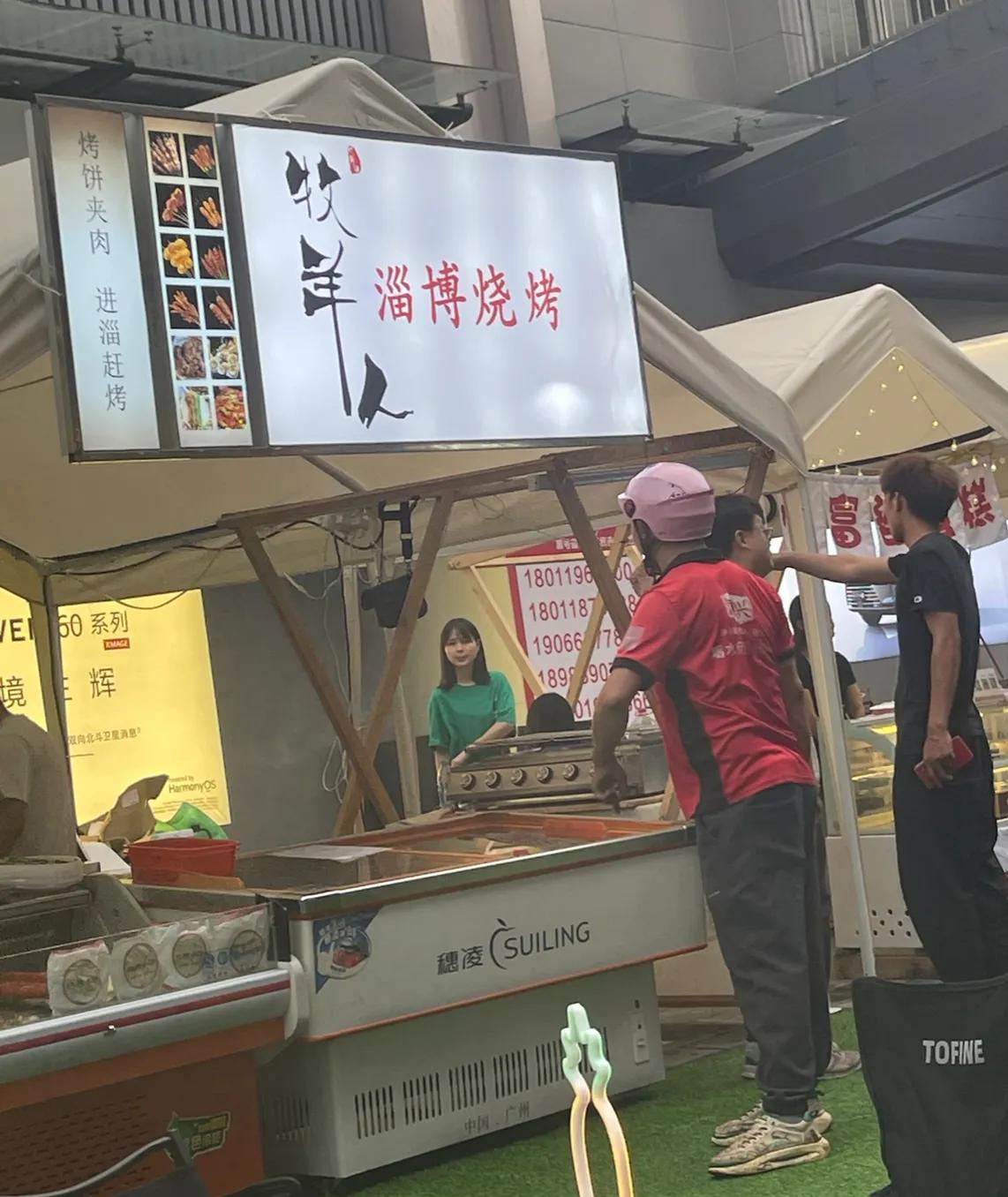 淄博烧烤来到了广州。
自淄博烧烤大红大火后，各城市都在引进淄博烧烤，其实每个城市