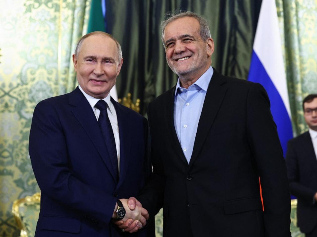 美国称俄罗斯想出卖伊朗，换取乌克兰停火，俄方紧急澄清。

一场牵扯美俄乌伊四方的