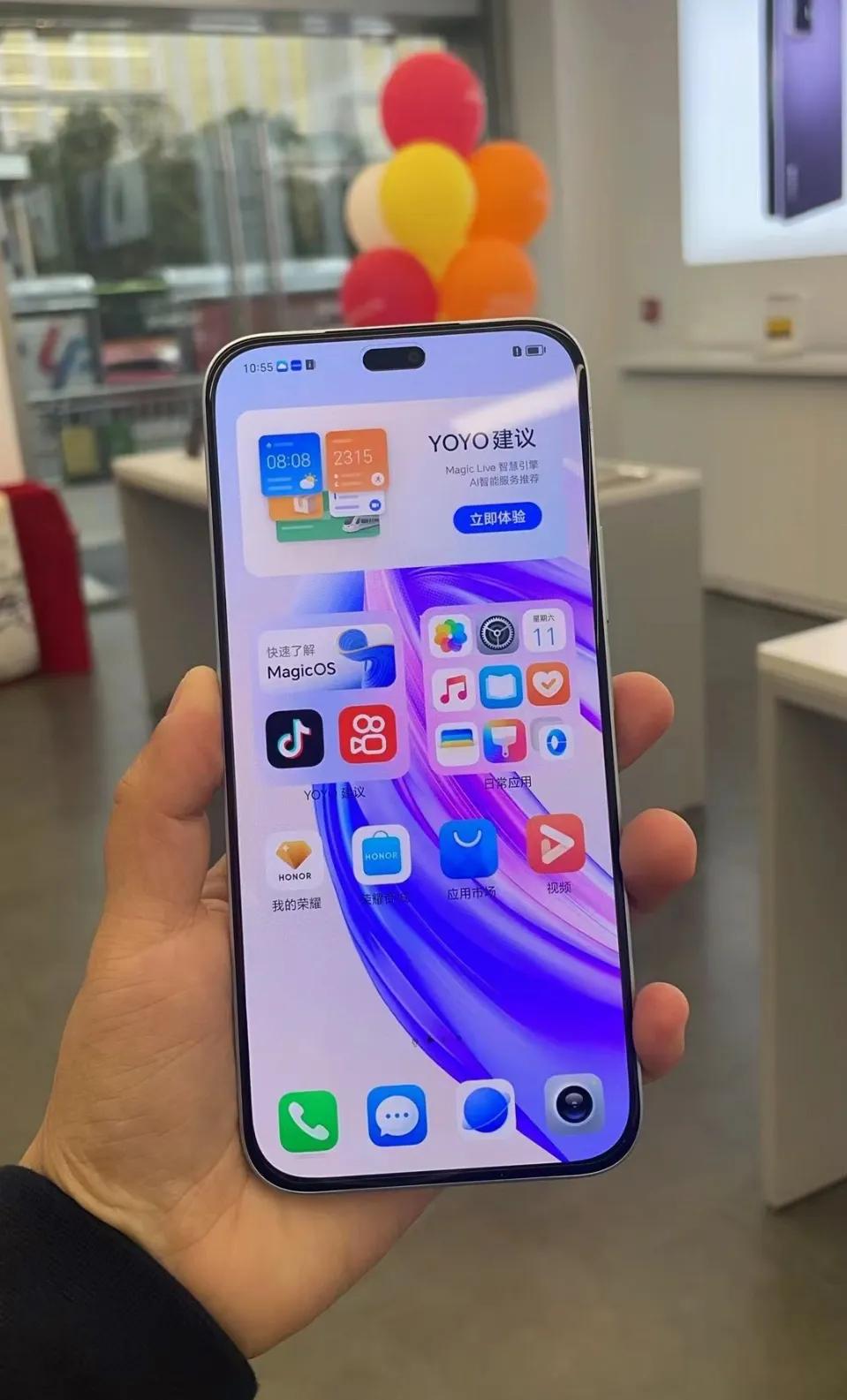 库克看了也流泪，荣耀X50i+放线下必卖爆！正面边框和R角都很舒服，看着完全不像