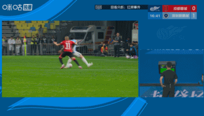 有人说姜至鹏的红牌冤，可是看VAR，姜至鹏是抬起肘，肘击到成都球员的下巴至嘴巴，