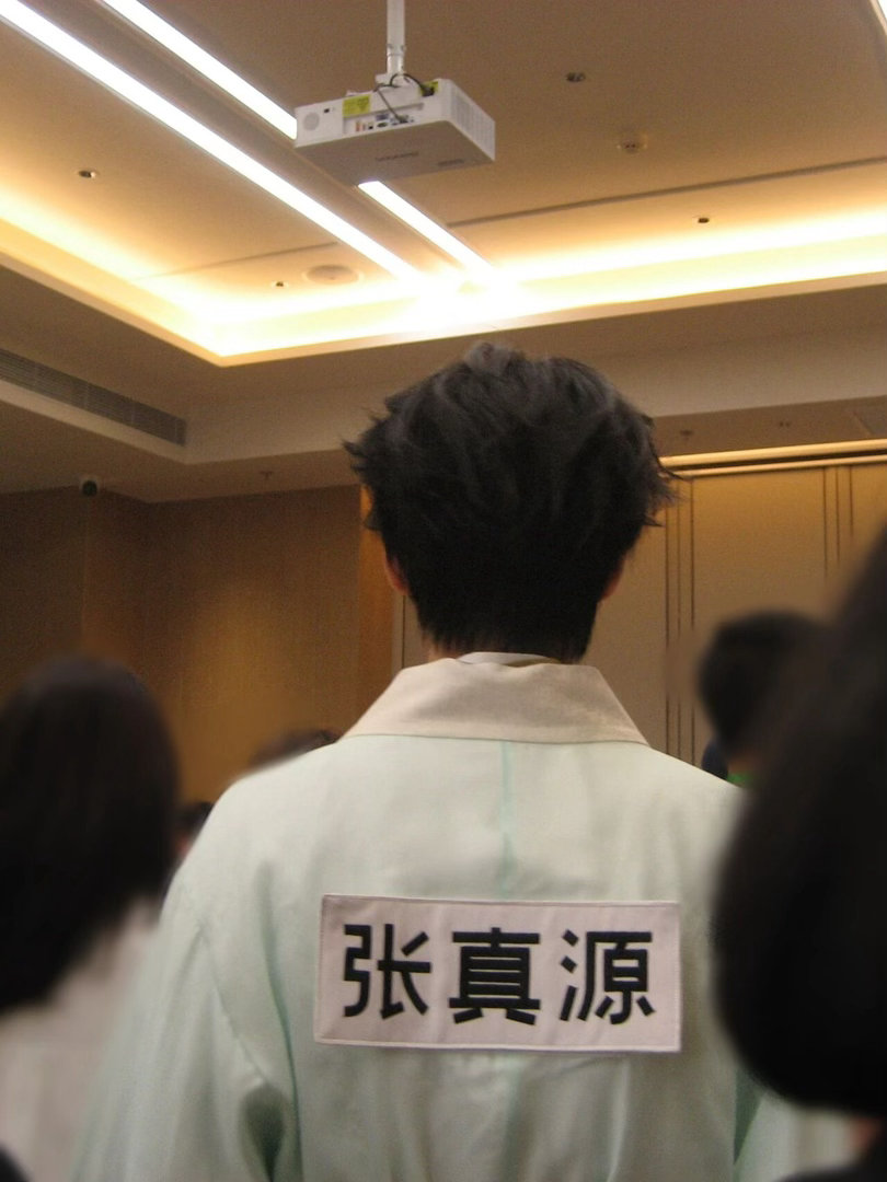 “人潮拥挤 我能感觉你”🥹张真源奔跑吧