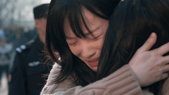 隐身的名字92秒两代女性三对救赎 任小名和柏庶是彼此的影子，任美艳与文毓秀是彼此