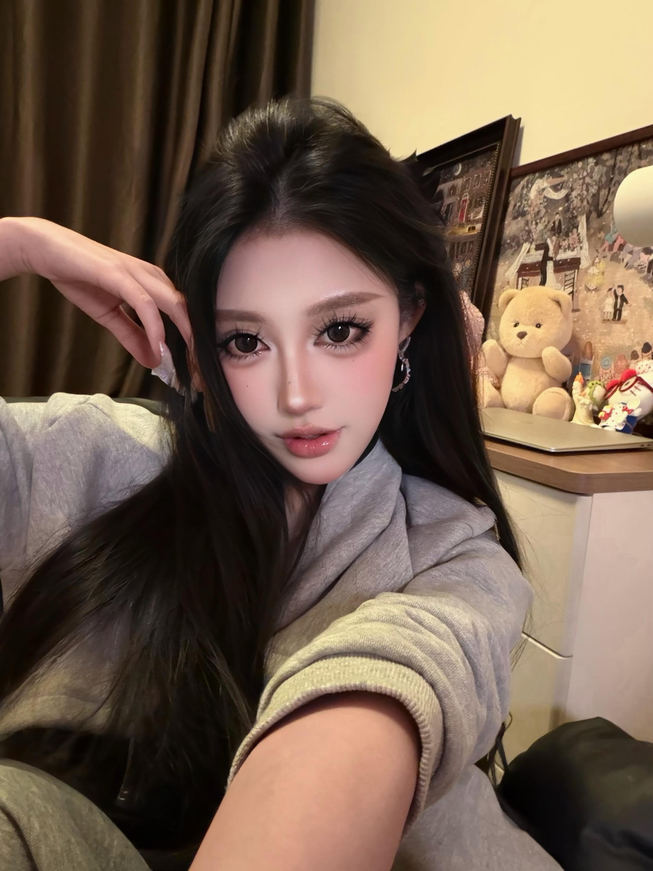 少对我翻白眼吧 眼睛还没我卧蚕大