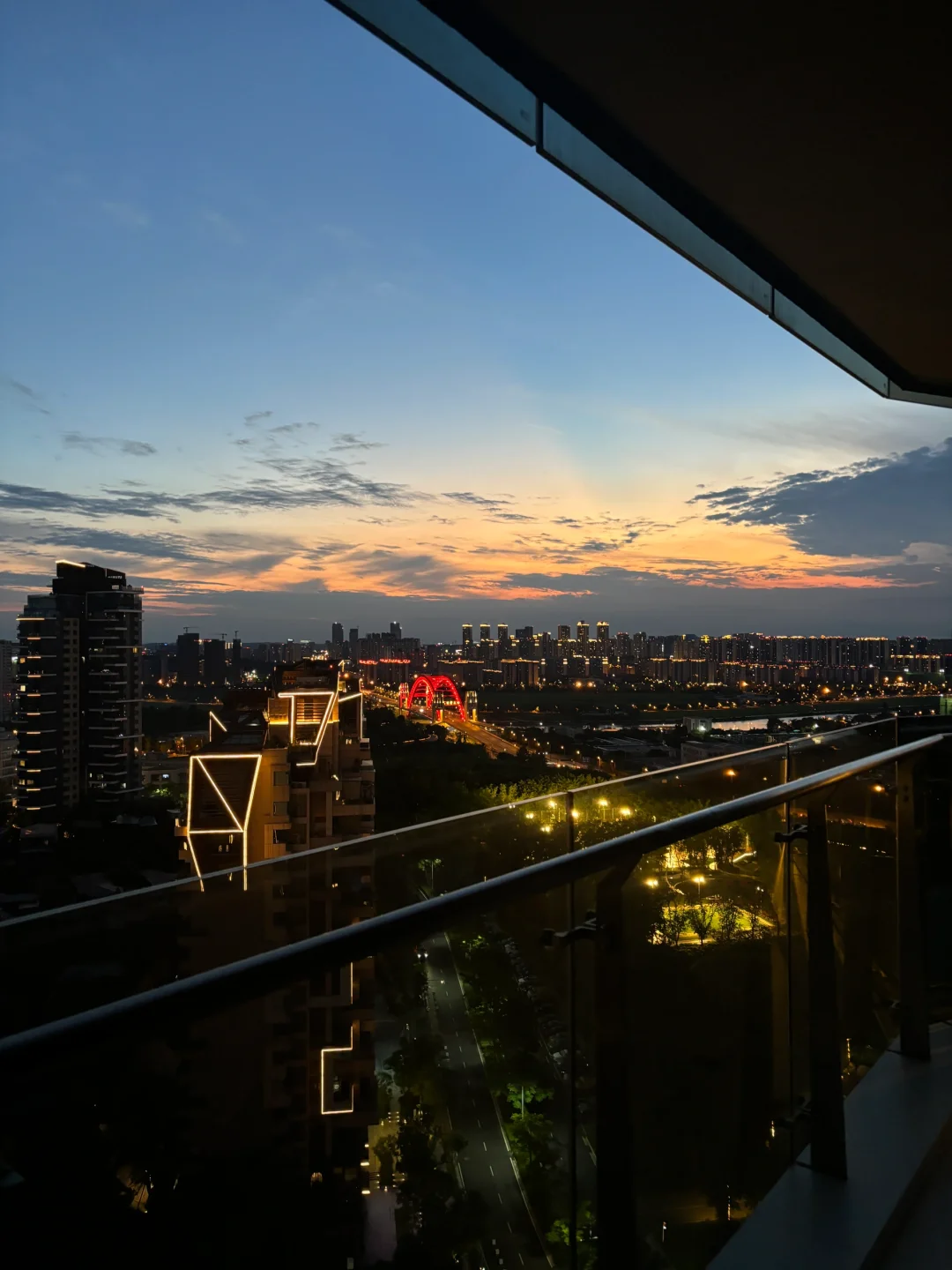 我家的夕阳蓝调时刻